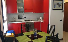 Via Acquedotto n. 66, Condominio Le Piramidi